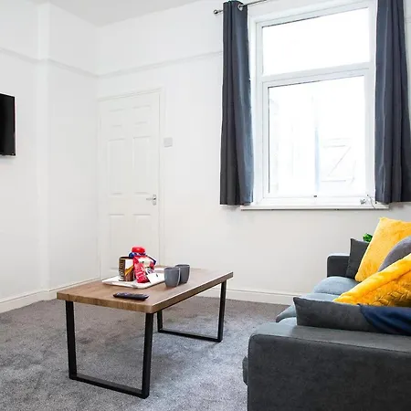 Holiday home Stylish And Spacious 3-bed House In With Free Wifi By Amazing Spaces Relocations Ltd *
