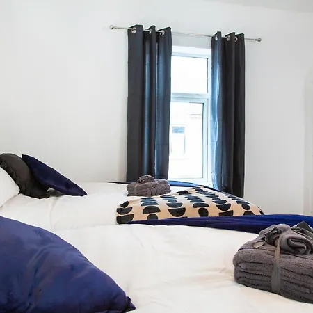 Holiday home Stylish And Spacious 3-bed House In With Free Wifi By Amazing Spaces Relocations Ltd Barrow-in-Furness