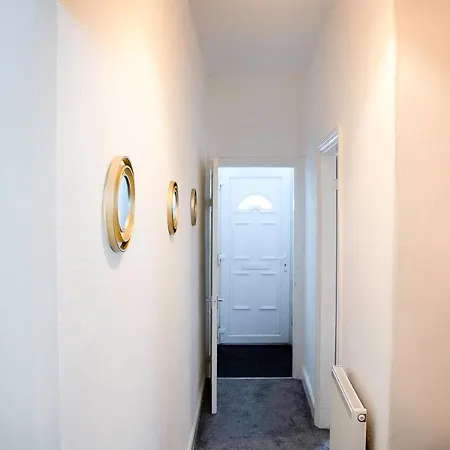 Holiday home Stylish And Spacious 3-bed House In With Free Wifi By Amazing Spaces Relocations Ltd *