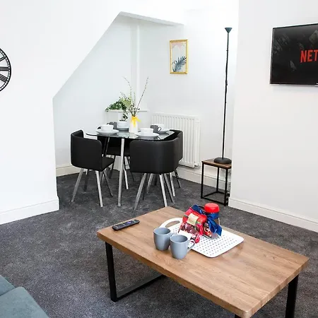 Dom wakacyjny Stylish And Spacious 3-bed House In With Free Wifi By Amazing Spaces Relocations Ltd
